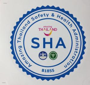 ein Zeichen für das Logo für Sicherheit und Gesundheitsschutz bei der Stilllegung in der Unterkunft KOS Hotel Suvarnabhumi Airport -SHA Extra Plus in Min Buri