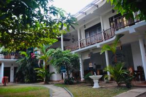 Gallery image of Mermaid Inn in Mirissa