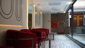 A seating area at Grand Sirkeci Hotel