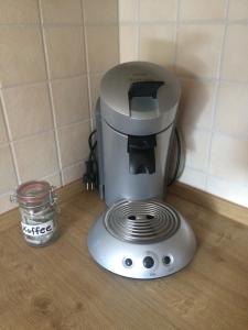 a coffee maker sitting on a counter next to a jar at Urlaub mit Blick auf Schiltachs Fachwerkhäuser in Schiltach