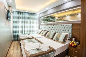 a bedroom with two beds in a room at Istanbul Sirkeci Hotel in Istanbul