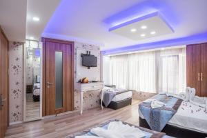 a hotel room with a bed and a tv in it at Istanbul Sirkeci Hotel in Istanbul