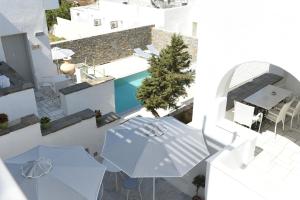 Anthos Apartments内部或周边的泳池