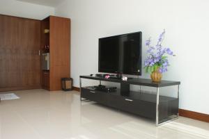 A television and/or entertainment centre at Sumali Villa