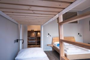 Posteľ alebo postele v izbe v ubytovaní ART Hostel & Apartments