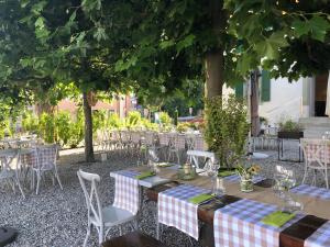 Zahrada ubytování L’Auberge de Mézières