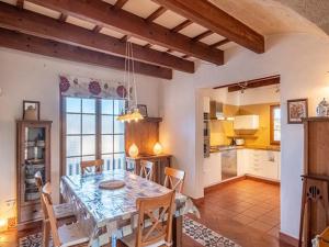 a kitchen and dining room with a table and chairs at Finca Santa Maria Magdalena in Ciutadella