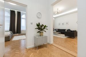 Space and Style in The Heart Of Budapest w 2BR&2BT 1068 Budapest, 54 Király utca kép - 2