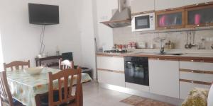 Kuchyň nebo kuchyňský kout v ubytování Duplex Itri