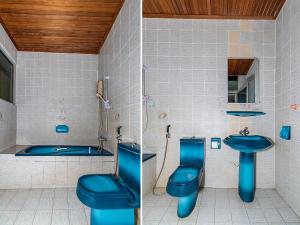 a bathroom with a toilet and a sink and a tub at OYO 89864 Hotel Holiday Park in Kota Kinabalu