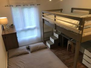 a bunk bed in a room with a bunk bed in a bedroom at Studio 22m2 RER Val d’Europe à 150m /Disney-Paris in Montévrain