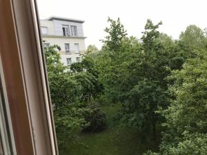 a window with a view of trees and a building at Studio 22m2 RER Val d’Europe à 150m /Disney-Paris in Montévrain