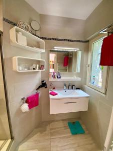 Imagen de la galería de Villa - Chambre privée au calme pour 2 personnes, en Vence