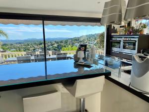 a kitchen with a view of a pool from a house at Villa - Chambre privée au calme pour 2 personnes in Vence