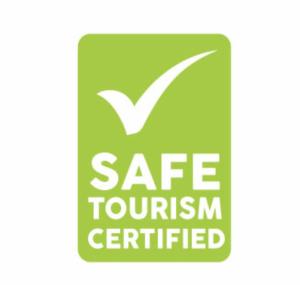 貝爾歐布萊的住宿－海灘灣公寓，绿色和白色的标志,读取安全旅游认证