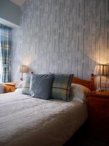 A bed or beds in a room at Fairwinds Hotel 