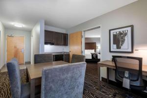 a kitchen and dining room with a table and chairs at La Quinta by Wyndham Fairbanks Airport in Fairbanks