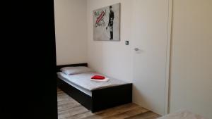 Posteľ alebo postele v izbe v ubytovaní Street Art Apartment