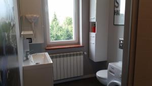 Kúpeľňa v ubytovaní Street Art Apartment + 16 fotografií