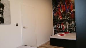 Posteľ alebo postele v izbe v ubytovaní Street Art Apartment