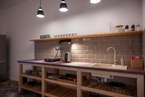 Kuchyňa alebo kuchynka v ubytovaní ART Hostel & Apartments