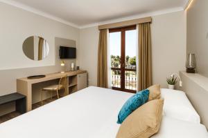 Voodi või voodid majutusasutuse Seawater Hotel Bio & Beauty Spa toas