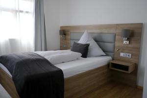 Postel nebo postele na pokoji v ubytování Hotel & Restaurant Adler Ittendorf - 24h Self-CheckIn