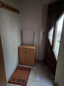 a room with a chair in the corner of a room at Ferienhaus Johanna in Weischlitz +2 photos