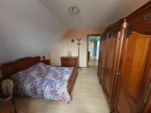 Ένα ή περισσότερα κρεβάτια σε δωμάτιο στο petit cocon en Alsace du Nord