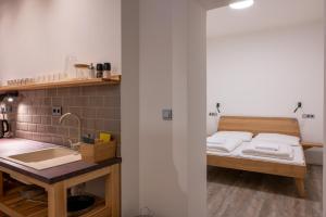 Posteľ alebo postele v izbe v ubytovaní ART Hostel & Apartments