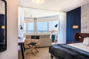 TV a/nebo společenská místnost v ubytování Baya Hotel