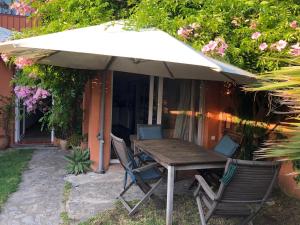 Ogród w obiekcie Beach apartment garden and wifi