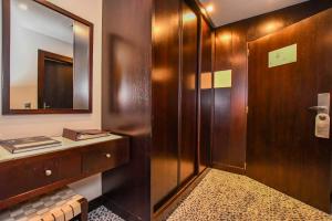 Een badkamer bij Quinta Mirabela - Design Hotel