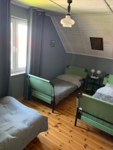 Postel nebo postele na pokoji v ubytování Apartamenty Jarzębinowa 17