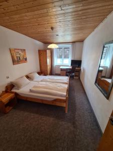 a bedroom with a large bed in a room at Hotel & Gasthof zur Post in Neumarkt-Sankt Veit