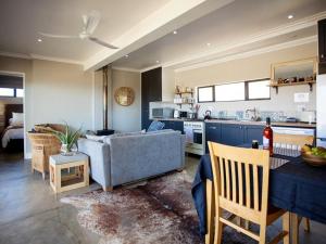 Χώρος καθιστικού στο The Riverstone House +47 φωτογραφίες