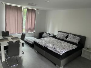a bedroom with two beds and a desk and a desk at Aachener Ferienwohnung in Aachen