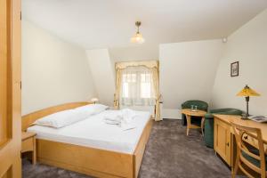 Postel nebo postele na pokoji v ubytování Hotel Zlaty Lev