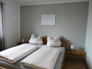 Postel nebo postele na pokoji v ubytování Ferienwohnung Gitta
