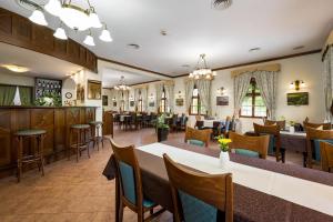 Restaurace v ubytování Hotel Zlaty Lev