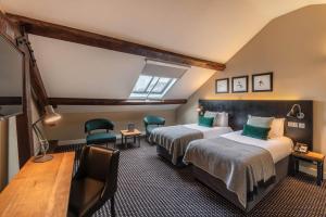 מיטה או מיטות בחדר ב-The Resident Liverpool