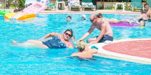 Bazén v ubytování DAMIA HOTEL Apts nebo v jeho okolí