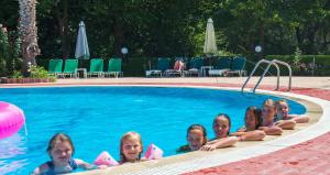 Bazén v ubytování DAMIA HOTEL Apts nebo v jeho okolí