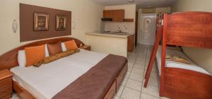 Postel nebo postele na pokoji v ubytování DAMIA HOTEL Apts