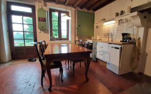 Una cocina o zona de cocina en Gîte de Rangère