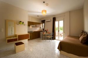 A kitchen or kitchenette at Axos