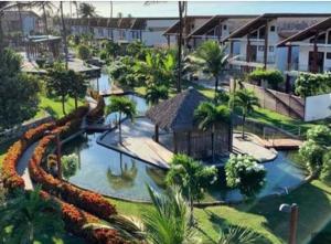 eine Luftansicht auf einen Park mit Bäumen und Gebäuden in der Unterkunft Taibá Beach Resort casa térrea ou chalet enteiro in Taíba