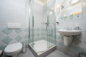 Koupelna v ubytování Hotel Zlaty Lev