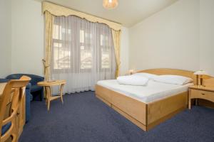 Postel nebo postele na pokoji v ubytování Hotel Zlaty Lev