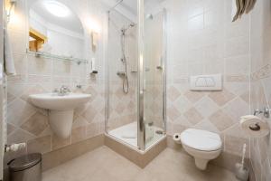 Koupelna v ubytování Hotel Zlaty Lev